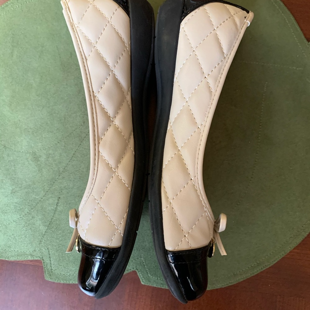 White Mountain Black and White Flats - Picture 2 of 7